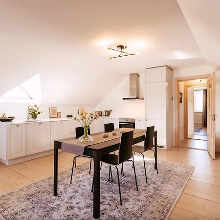 Majestic Manor Gardens An Elegant Private Retreat * Sausti