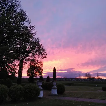 Dom wakacyjny Majestic Manor Gardens An Elegant Private Retreat *