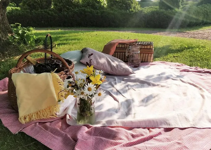 Majestic Manor Gardens An Elegant Private Retreat Holiday home Sausti