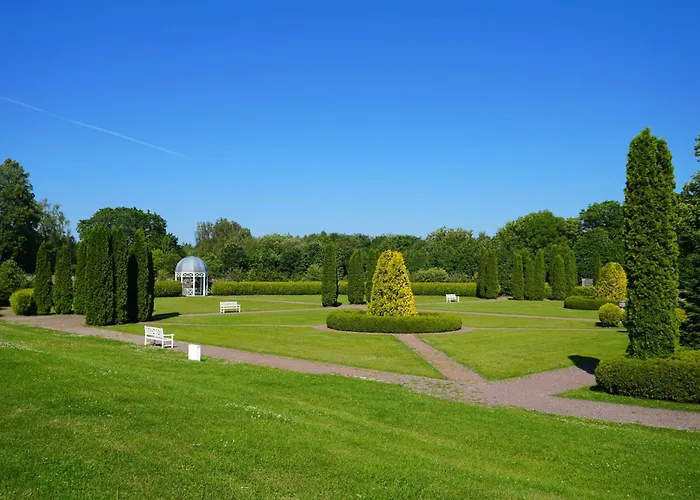 Majestic Manor Gardens An Elegant Private Retreat * Sausti