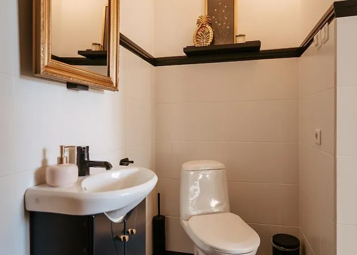 Majestic Manor Gardens An Elegant Private Retreat *