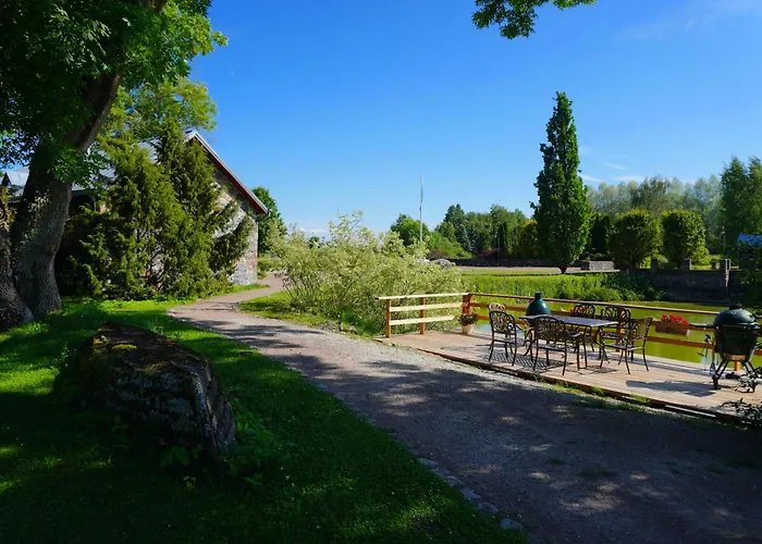 Majestic Manor Gardens An Elegant Private Retreat Holiday home