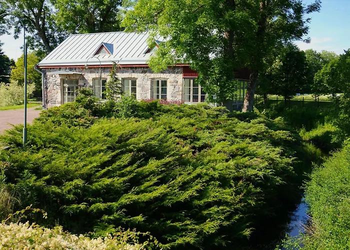 Majestic Manor Gardens An Elegant Private Retreat *